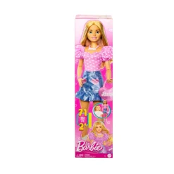 Barbie – grande amica, bambola bionda alta 71 cm con top rosa, gonna in denim e stivali da cowboy, accessori inclusi><noscript><img width=