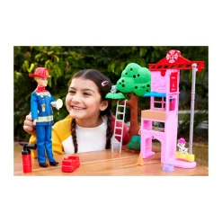 Barbie carriere – vigilessa del fuoco, playset con bambola e caserma dei pompieri, include 2 cuccioli con effetto cambia colore> Fashion Dolls