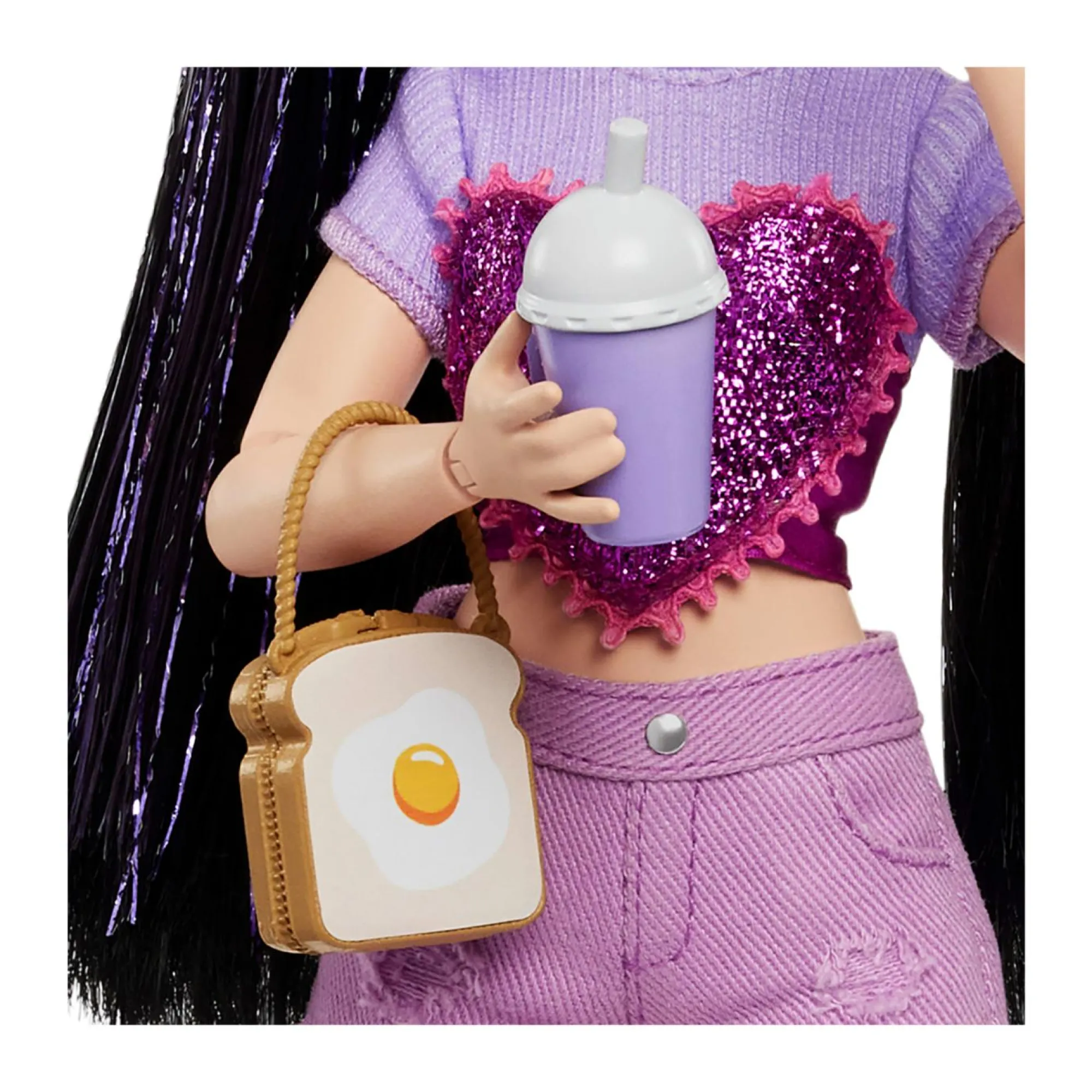 Barbie dream besties – renee, bambola alla moda con capelli neri e ciocche viola , 11 accessori a tema vlog di cucina e viaggi inclusi> Fashion Dolls