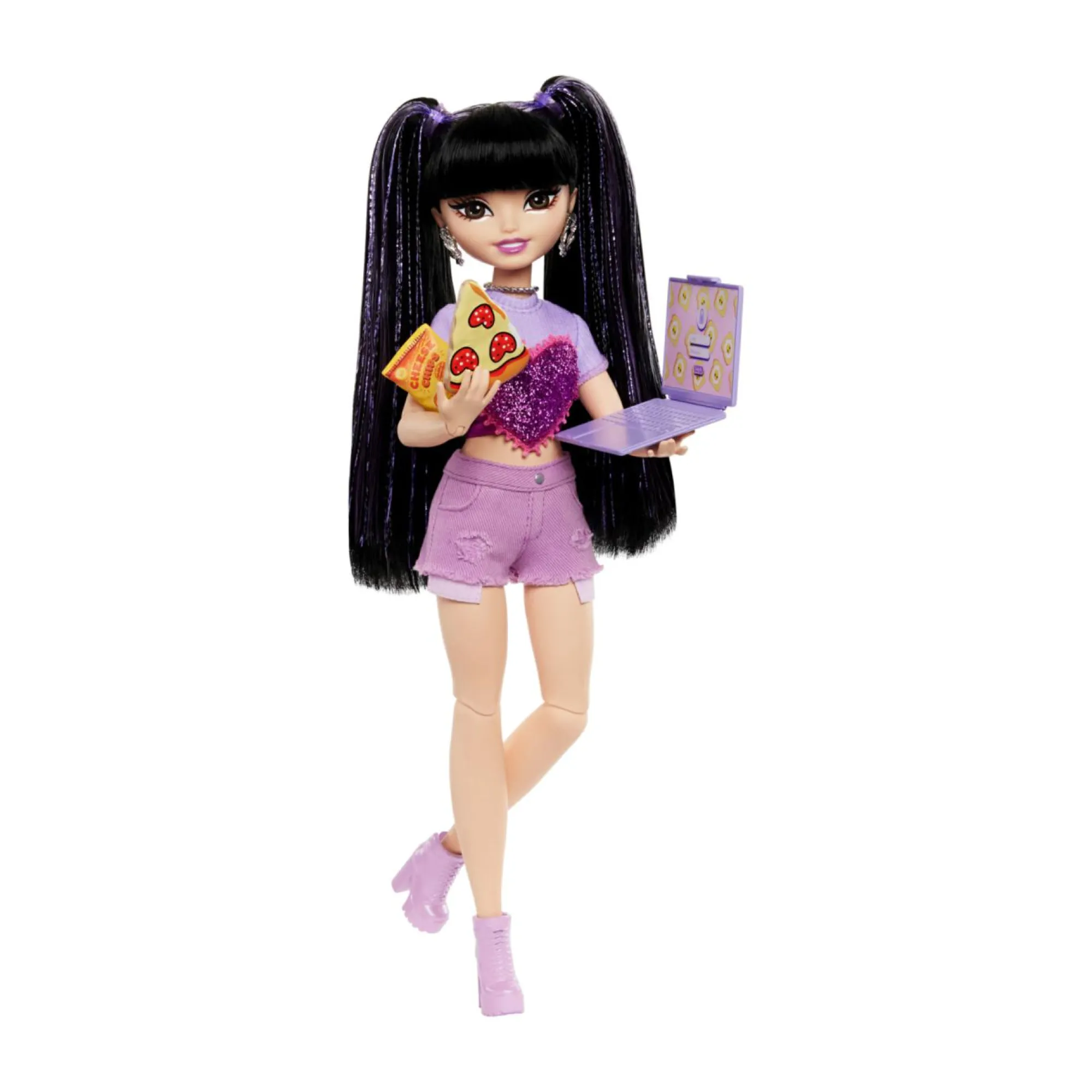 Barbie dream besties – renee, bambola alla moda con capelli neri e ciocche viola , 11 accessori a tema vlog di cucina e viaggi inclusi> Fashion Dolls