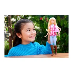 Barbie malibu, bambola bionda con outifit e accessori da equitazione inclusi> Fashion Dolls