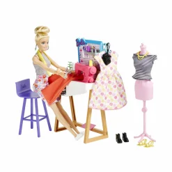 Barbie ,  playset atelier con bambola stilista, outfit alla moda e tantissimi accessori, giocattolo per bambini 3+ anni> Fashion Dolls