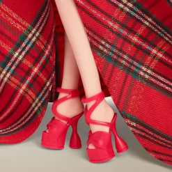 Barbie signature – magia delle feste 2024, bambola bionda con abito e gonna a quadri, confezione da esporre, regalo per le feste><noscript><img width=