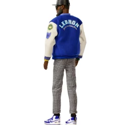 Barbie signature –  lebron james kenbassadors, bambola da collezione del campione nba con giacca in stile college e accessori inclusi><noscript><img width=