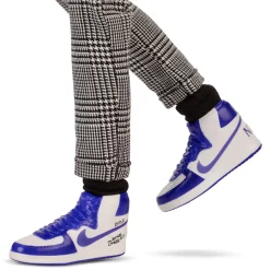 Barbie signature –  lebron james kenbassadors, bambola da collezione del campione nba con giacca in stile college e accessori inclusi><noscript><img width=