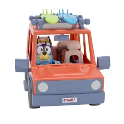 GIOCHI PREZIOSI Bluey auto 4×4, veicolo fuoristrada della famiglia, incluso papà bandit alto circa 8 cm e 2 tavole da surf, come visto in tv><noscript><img width=
