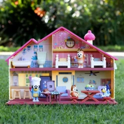 BLUEY casa giocattolo con famiglia completa e accessori picnic – include 4 personaggi><noscript><img width=
