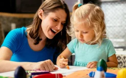 CRAYOLA mini kids – maxi pagine da colorare – album con 18 pagine da colorare con 4 pennarelli super lavabili adatti ai bambini dai 18 mesi – 25-1045><noscript><img width=