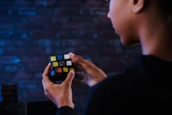 Cubo di rubik 3x3 – ideale come antistress e come gioco da viaggio – rompicapo per adulti e bambini – cubo rubik originale con tecnologia termocromatica> Giochi Da Tavolo Per Adulti E Carte Collezionabili|Giochi Di Strategia