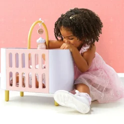 FAO Schwarz Culla con giostrina musicale per bambole fao baby><noscript><img width=