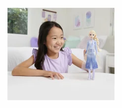 Disney frozen – elsa bambola con abito esclusivo e accessori ispirati ai film frozen 2, giocattolo per bambini, 3+ anni, hlw48> Fashion Dolls
