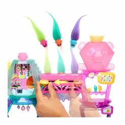 Trolls Dreamworks tutti insieme – playset mount rageous, con una mini bambola regina poppy, 4 amici hair pops e 25+ accessori inclusi, ispirato al film, 3+ anni, hnv37><noscript><img width=