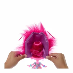 Trolls Dreamworks tutti insieme – regina poppy magiche acconciature, bambola con capelli di peluche trasformabili, abiti e 15+ accessori, look ispirato al film, 3+ anni, hnf16><noscript><img width=