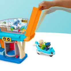 FISHER-PRICE little people – avventure in aeroporto, playset con nastro trasportatore dei bagagli, include 1 aereo, 2 personaggi e bagagli><noscript><img width=