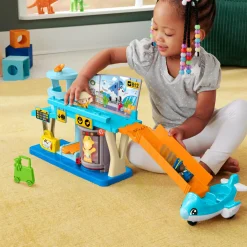FISHER-PRICE little people – avventure in aeroporto, playset con nastro trasportatore dei bagagli, include 1 aereo, 2 personaggi e bagagli><noscript><img width=