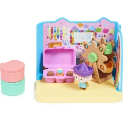 GABBY'S DOLLHOUSE Gabby’s dollhouse, stanza baby box craft-a-riffic con il personaggio gatto baby scatola, accessori, mobili e scatole con sorpresa, per bambini dai 3 anni in su> Fashion Dolls