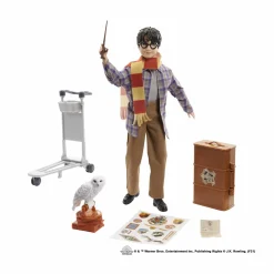 Harry Potter , personaggio harry binario 9 3/4 da collezione con edvige e accessori; giocattolo per bambini 6+ anni, gxw31><noscript><img width=