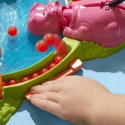 HASBRO GAMING – mangia ippo, gioco da tavolo per l’età prescolare, dai 4 anni in su, da 2 a 4 giocatori><noscript><img width=