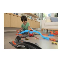 Hot Wheels city – creature mostruose, set singolo assortito collegabile con pista e macchinina inclusa> Garage E Circuiti