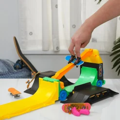 Hot Wheels skate – bus trasformabile tony hawk, diventa uno skatepark, fingerboard e scarpine da skate incluse><noscript><img width=