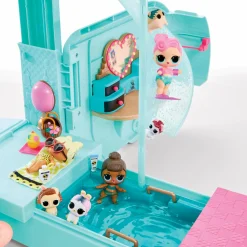 LOL Il nuovo glam n’ go camper è il veicolo più cool per viaggiare con stile. presenta oltre 50 sorprese><noscript><img width=