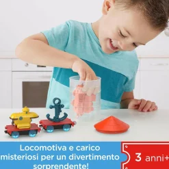 Il trenino thomas – collezione misteriosa locomotive color reveal, include 1 trenino a spinta, 2 vagoni merci e 2 pezzi di carico a sorpresa, 3+ anni, hnp80><noscript><img width=