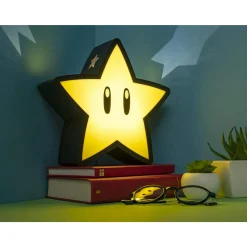 Super Mario Lampada stella 24 cm – design iconico con licenza ufficiale, alimentazione a batterie e cavo usb, accessorio decorativo per collezionisti> Gadget E Idee Regalo Per Adulti|Gadget