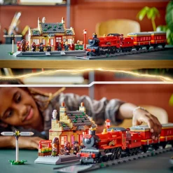 Lego harry potter 76423 espresso per hogwarts e stazione di hogsmeade con treno giocattolo, binari, biglietteria, 8 minifigure><noscript><img width=
