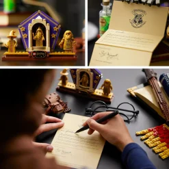 Lego harry potter icone di hogwarts – edizione del collezionista, set da collezione con edvige e 3 minifigure d’oro, 76391><noscript><img width=