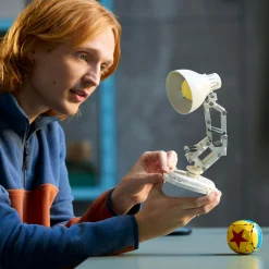 Lego ideas 21357 disney pixar luxo jr. – set adulti, decorazione><noscript><img width=