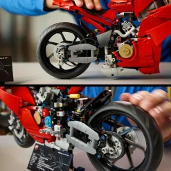 LEGO TECHNIC 42202 motocicletta ducati panigale v4 s, modello per adulti da collezione, idea regalo uomo o donna fan delle moto><noscript><img width=
