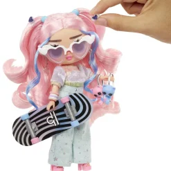 LOL surprise tweens – fashion doll flora moon. include oltre 10 sorprese e favolosi accessori><noscript><img width=