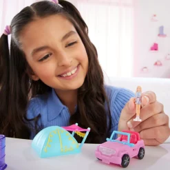 Barbie Mini land – auto jeep fuoristrada – set con mini veicolo e bambola con sorpresa cambia colore in acqua><noscript><img width=