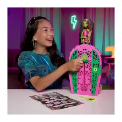 Monster High – venus mcflytrap e i misteri in giardino, set con bambola e guardaroba, 19 accessori e abiti inclusi> Fashion Dolls