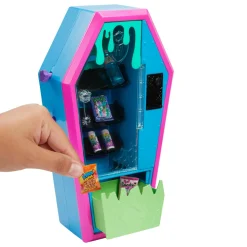 Monster High playset salone degli studenti con mobili, accessori a tema, 2 animali domestici e distributore automatico funzionante><noscript><img width=