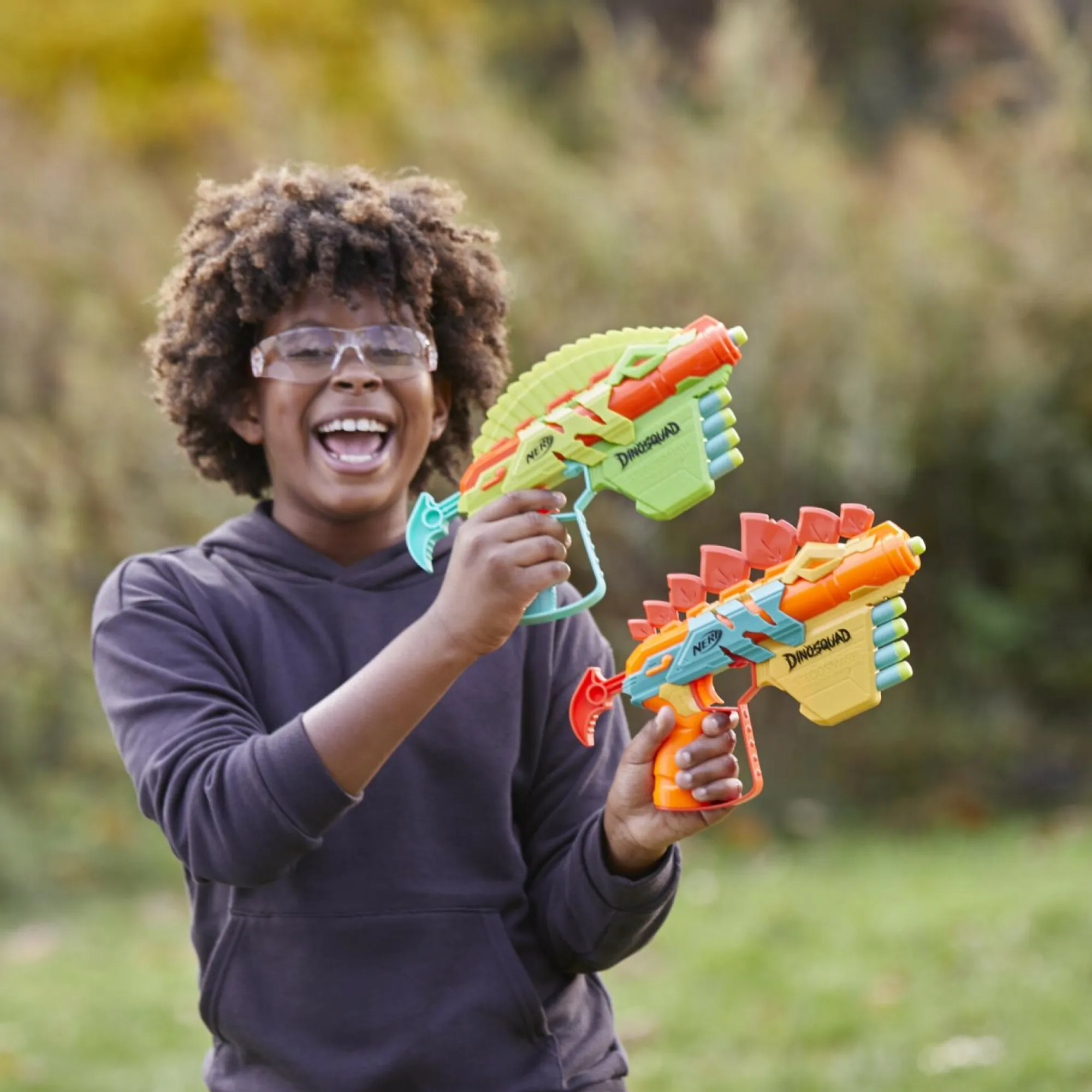 NERF , dinosquad – stego-duo, 2 blaster, 10 dardi elite 2.0, 2 design a forma di stegosauro, blaster in gommapiuma per giochi all’aperto di bambini e bambine> Giochi Di Abilità E Sport