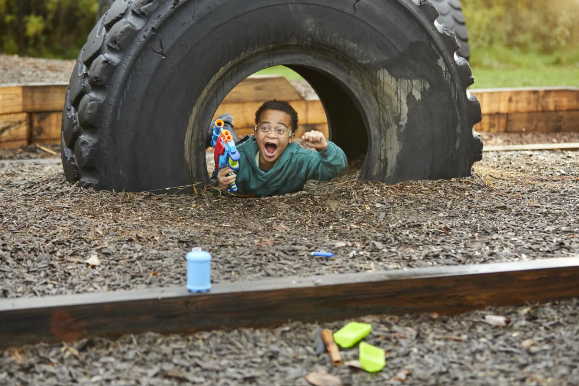 NERF elite junior – set voyage target, blaster in gommapiuma facile da usare, 20 dardi elite, 2 bersagli, per giochi all’aperto di bambini e bambine, dai 6 anni in su> Giochi Di Abilità E Sport