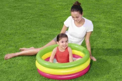 Bestway Piscina summer a 3 anelli color con fondo gonfiabile, cm. 70×24> Gonfiabili Per Bambini