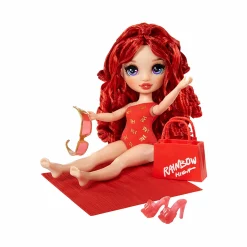 Rainbow High swim & style – ruby (rossa) – bambola da 28 cm con confezione scintillante e oltre 10 outfit – costume da bagno rimovibile, sandali, accessori divertenti><noscript><img width=