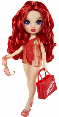 Rainbow High swim & style – ruby (rossa) – bambola da 28 cm con confezione scintillante e oltre 10 outfit – costume da bagno rimovibile, sandali, accessori divertenti><noscript><img width=