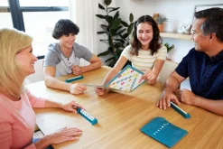 MATTEL GAMES Scrabble – il gioco da tavolo delle parole, nuova versione con doppio tabellone e modalità parole di squadra><noscript><img width=
