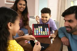 MATTEL GAMES Uno quattro, posiziona quattro tessere e abbina colore e numero><noscript><img width=